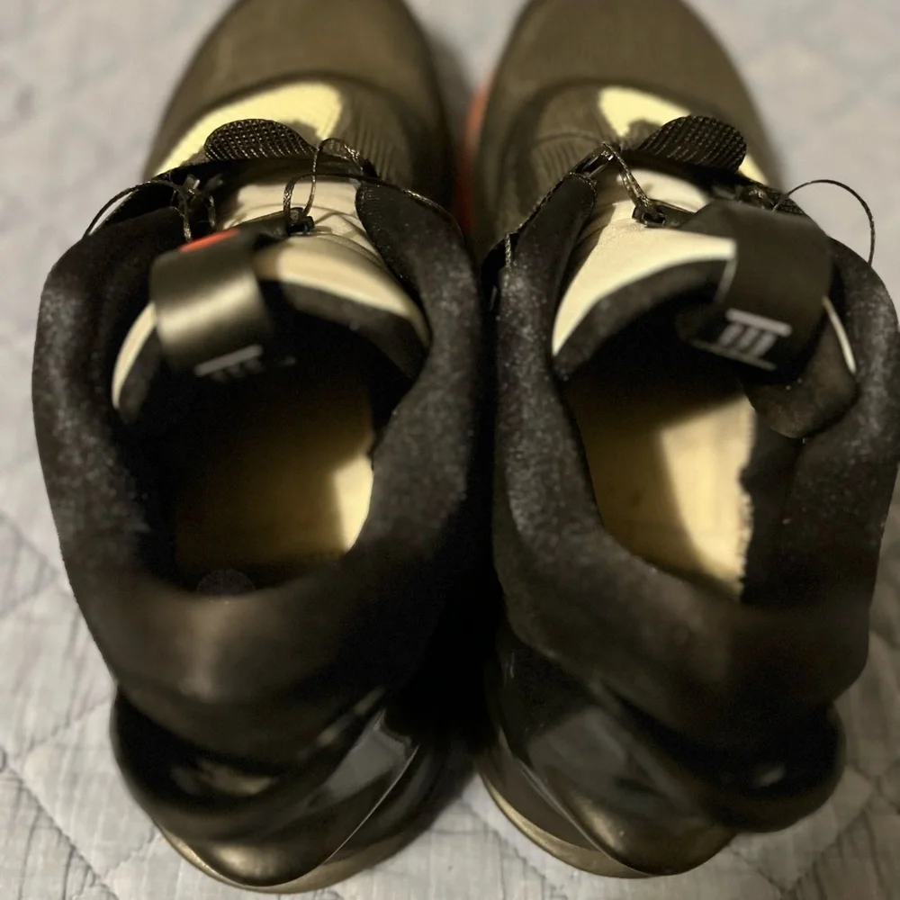 Nike Black and White Sneakers as 15‎